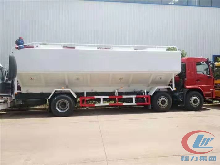 凯时平台陕汽轩德小三轴散装饲料车